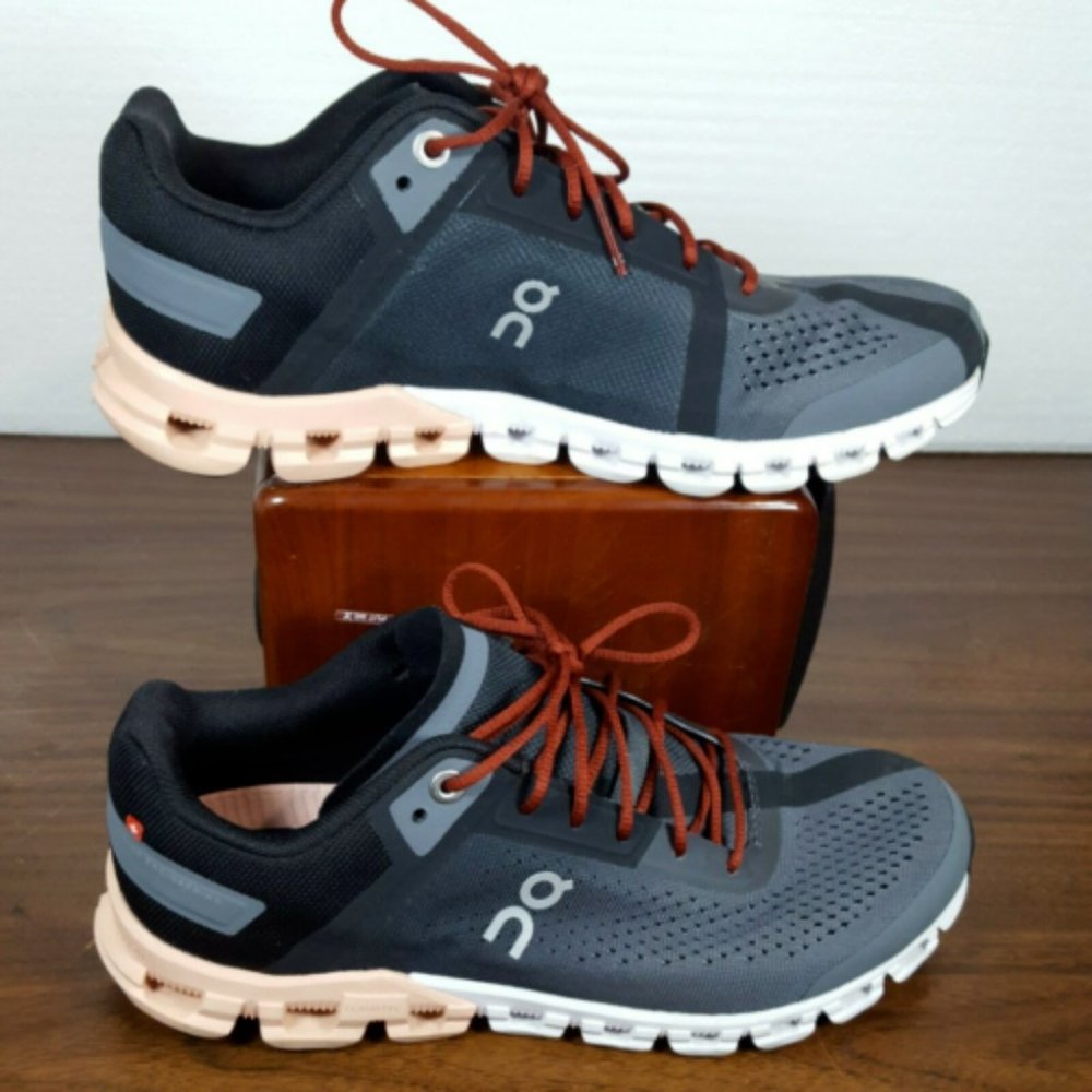 On Running Athletic Shoes in Gray and Black